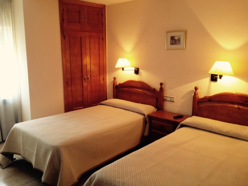 Hostal Nicolas Medinaceli Phòng bức ảnh
